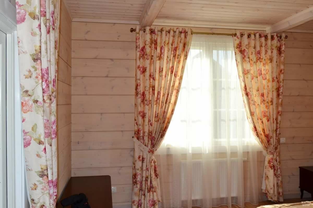 Занавески На Маленькие Окна В Деревянном Доме