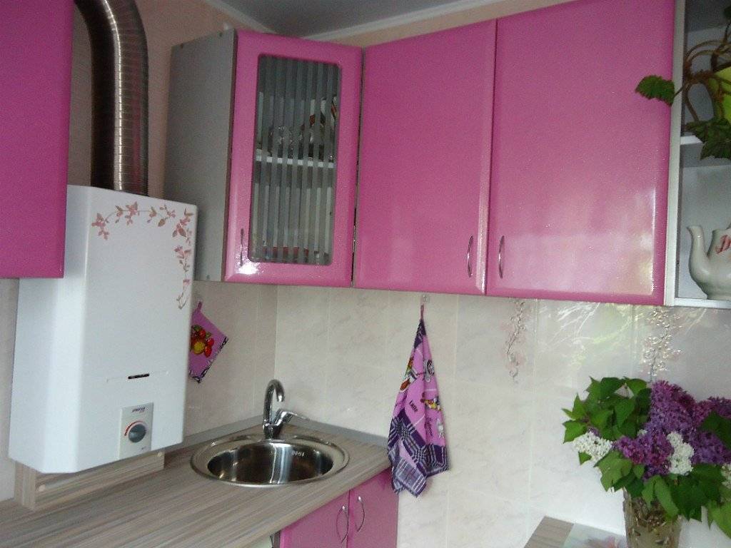 Маленькая кухня с газовой колонкой : как лучше разместить колонку для расширения полезного пространства, 55 фото