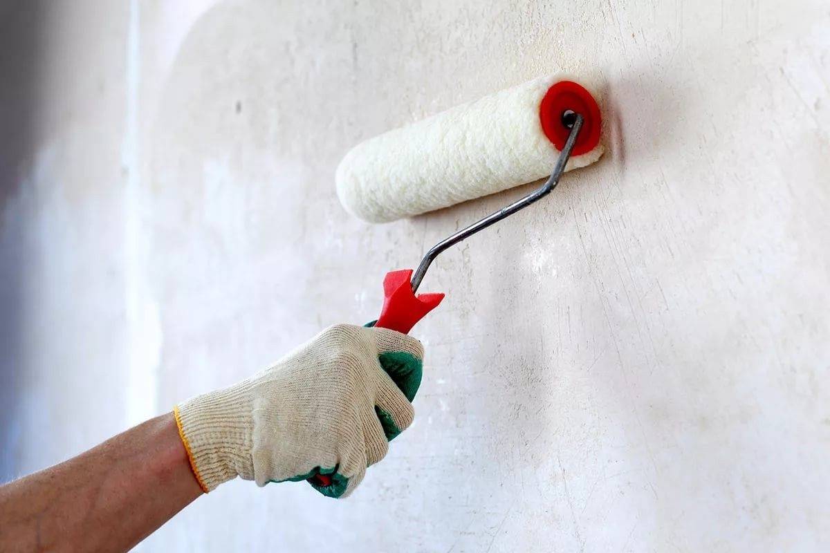 Грунтовка стен перед штукатуркой: чем нужно грунтовать бетонные и кирпичные поверхности, какую лучше выбрать, виды грунта под декоративную штукатурку