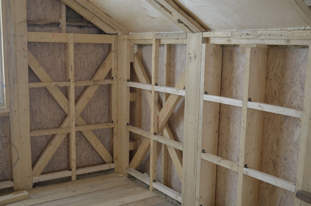 Гипсокартон на потолок в деревянном доме: 3 схемы монтажа