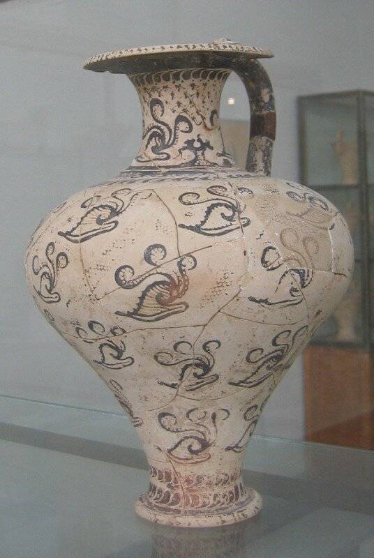 Оригинальный керамический музей в виде вазы