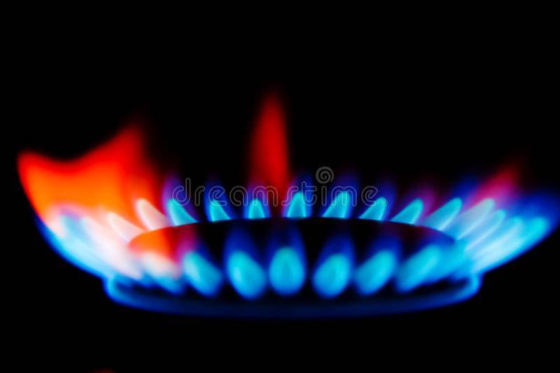 Газ горит красным цветом вместо синего: возможные причины и способы их устранения