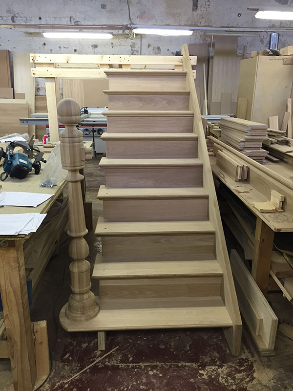 Изготовление деревянной лестницы: 4 технологических момента