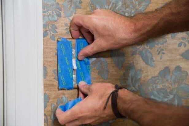 Как снять виниловые обои: особенности удаления старого покрытия на бумажной и флизелиновой основе, а также как легко и быстро снимать со стен?