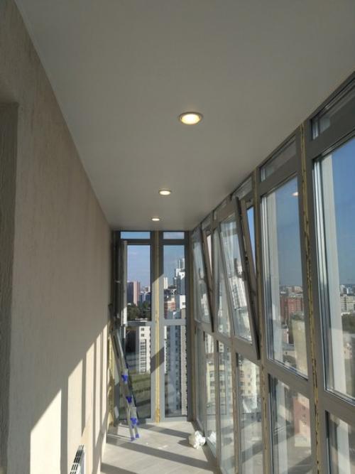 Натяжной потолок на балконе - как его сделать? (6 фото)