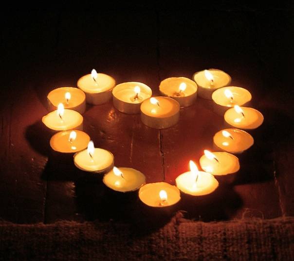 Топ-10 ароматических свечей, создающих эротический настрой