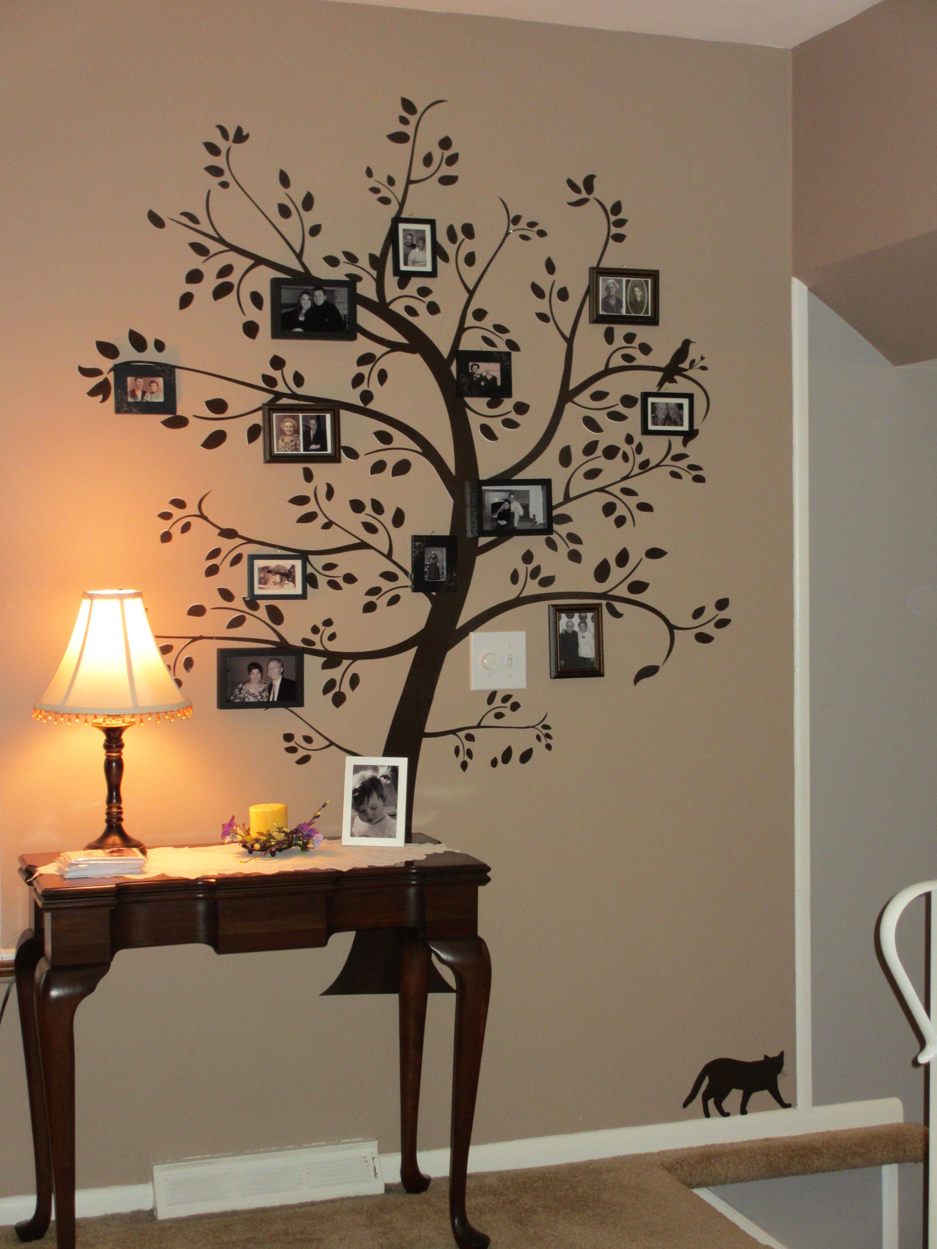 Дерево фотографии на стене