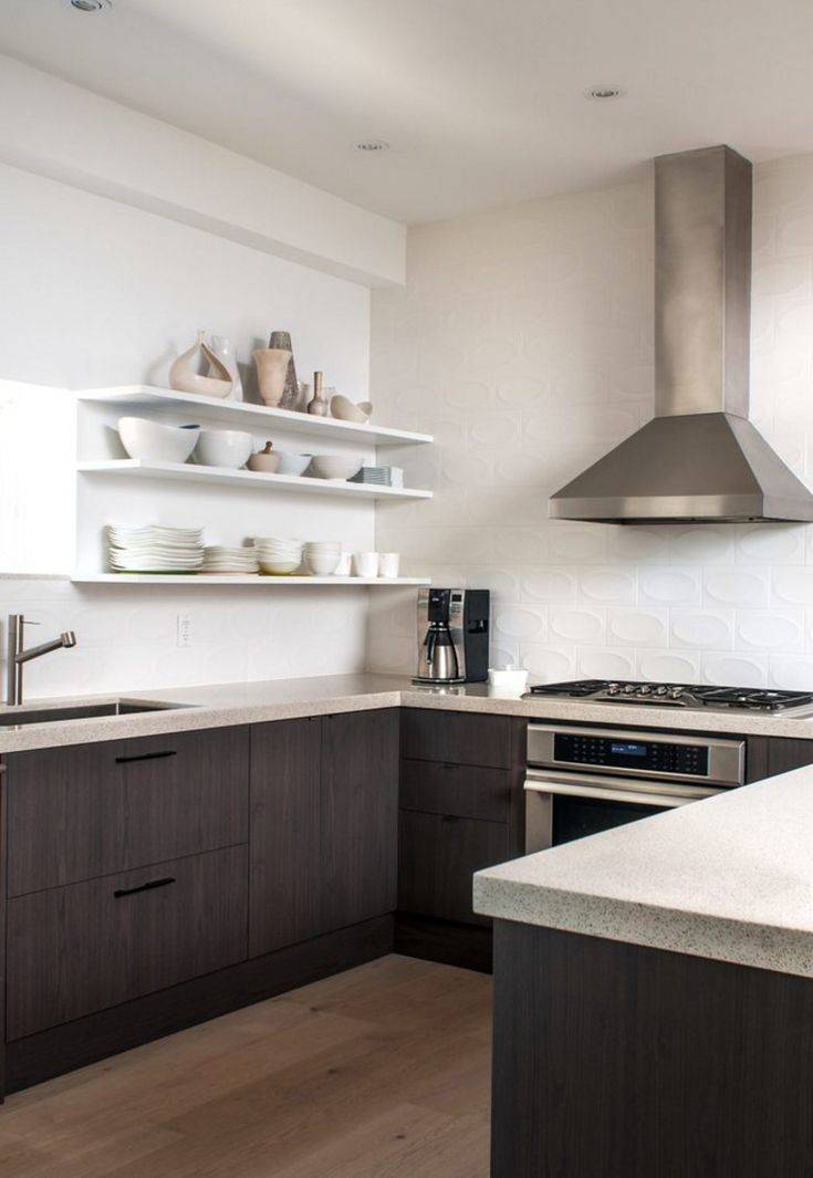 Красивый дизайн кухни без верхних шкафчиков, фото готовых вариантов