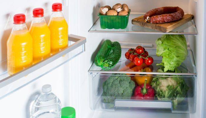 Почему в холодильнике скапливается вода под ящиками внизу | рембыттех