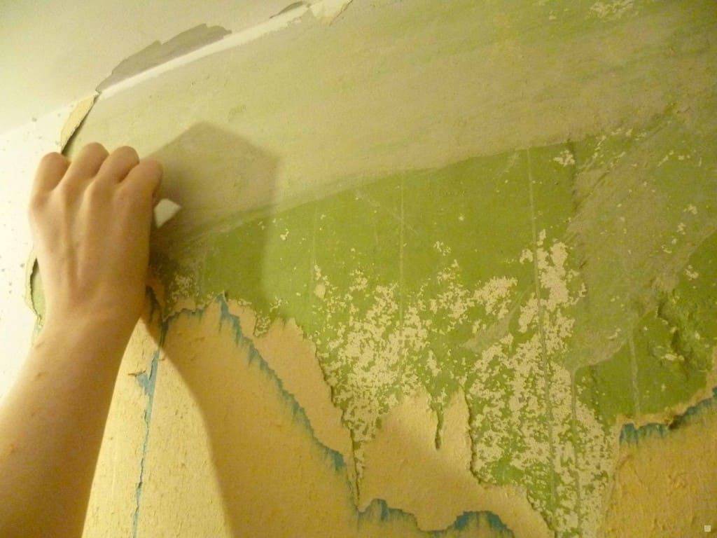 Как снять водоэмульсионную краску с потолка и стен, как смыть в ванной старую краску