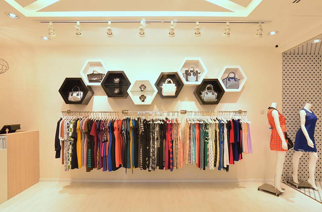 Дизайн магазина женской одежды (82 фото): как создать стильный интерьер | rk-ekvator.ru