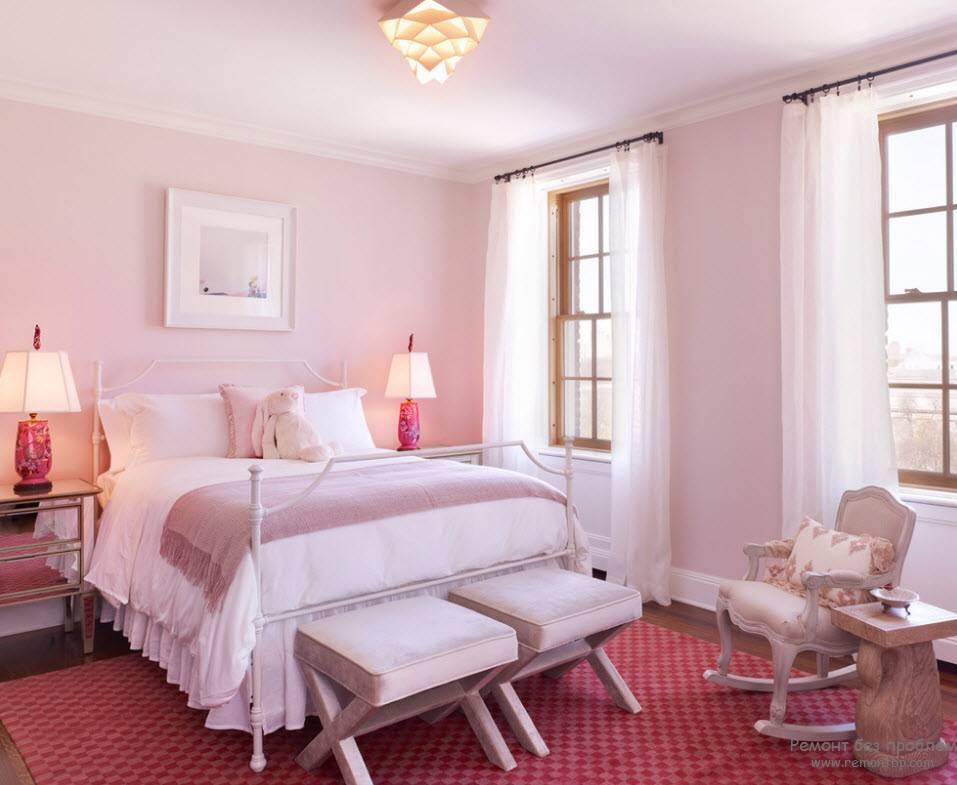 Пыльно розовый: сочетание с другими цветами в интерьере, диван цвета пыльной розы и стены - 26 фото