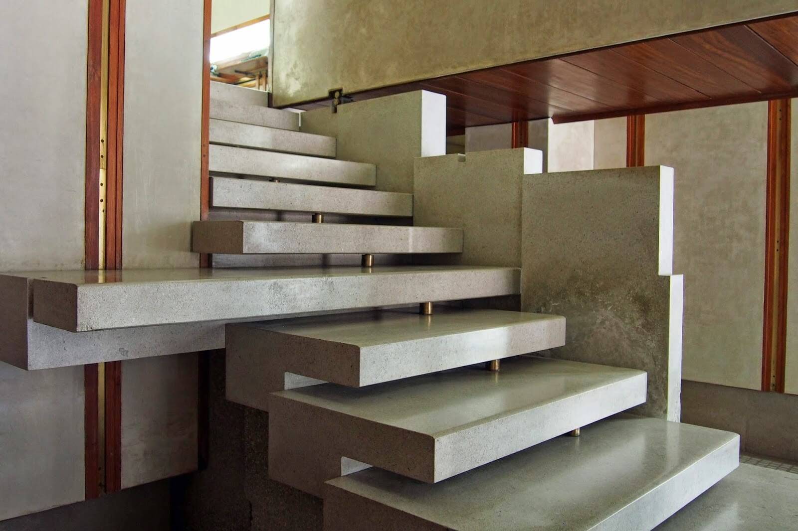 Мраморные лестницы: как украсить интерьер натуральным камнем