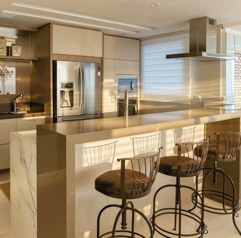 Кухня в стиле хай-тек: практичность и рациональность, фото интерьеров, особенности современного дизайна в квартире, как оформить белую, маленькую или угловую?