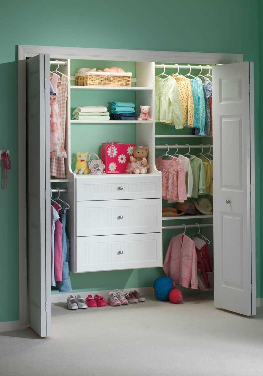 Детский шкаф для одежды внутри