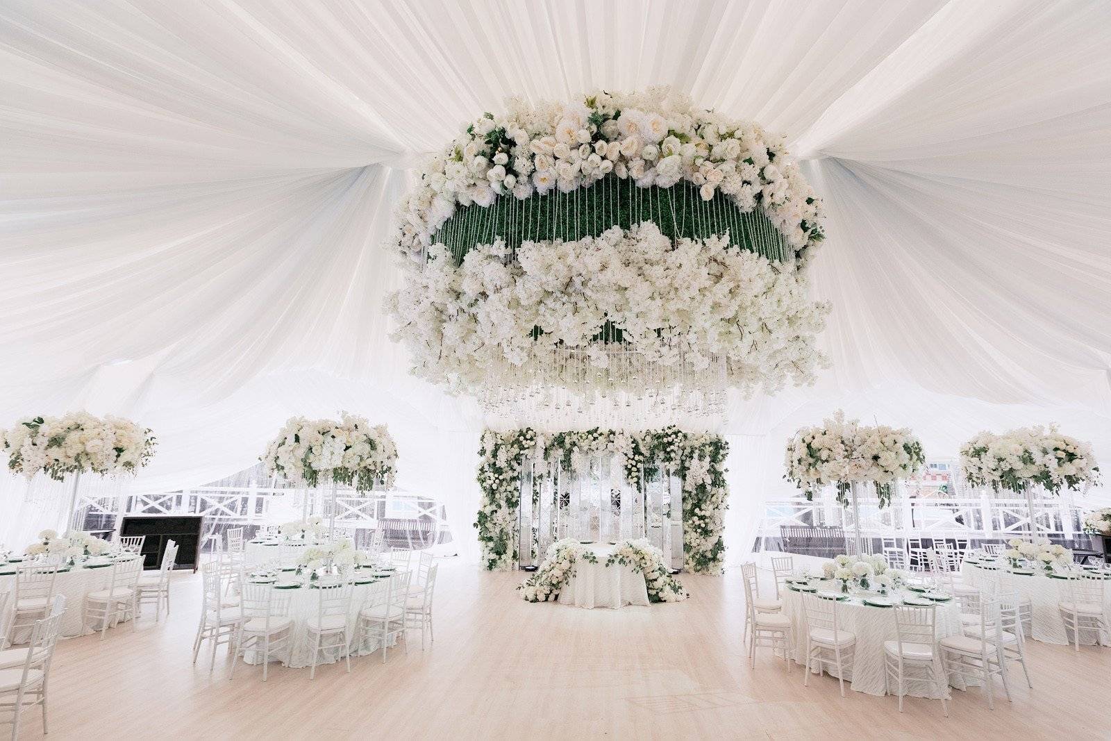 Wedding's. Украшение свадебного зала. Украшение зала на свал. Декор на свадьбу. Свадебные залы.