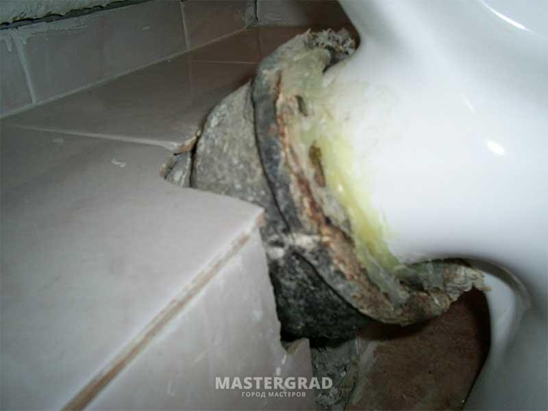 Причины появления и устранения запаха канализации в туалете