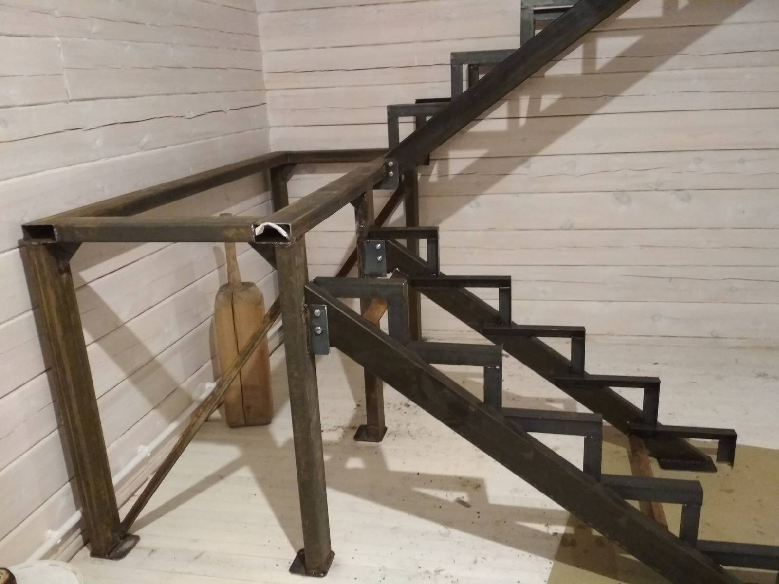 Лестницы на металлическом каркасе: как выбрать и сделать самому?