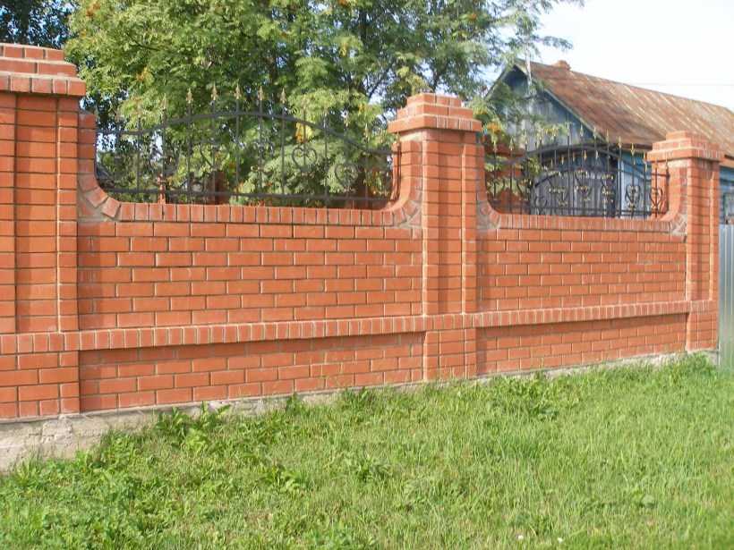 Кирпичный забор (65 фото): надежность, безопасность, эстетика - «двор и сад» » все о сауне
