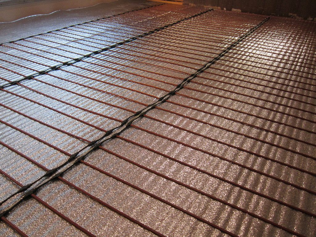 Укладка карбонового теплого пола под плитку и ламинат
