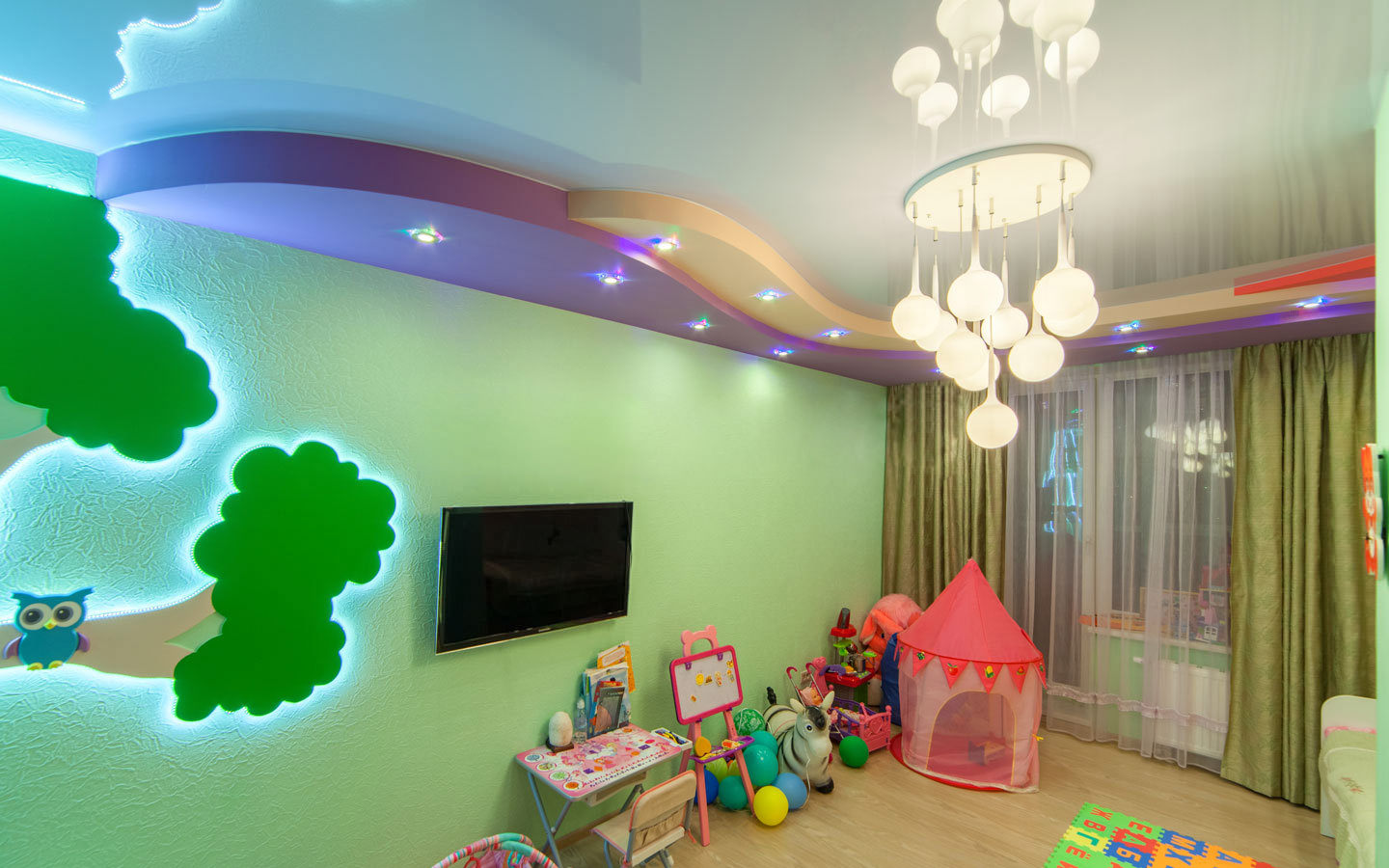 Дизайн натяжных потолков в детской комнате и другие варианты оформления