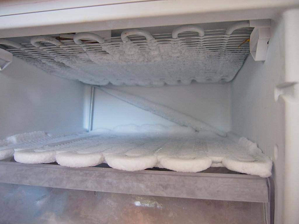 Как быстро разморозить холодильник: проверенные методы