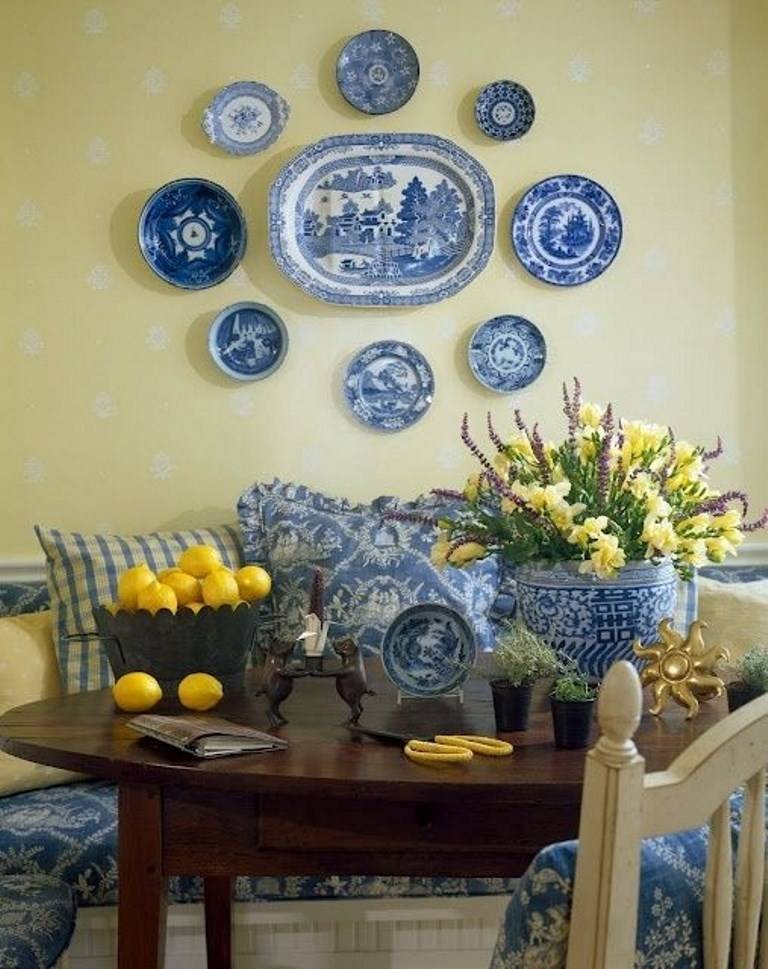 70 фото-идей по украшению стен декоративными тарелками