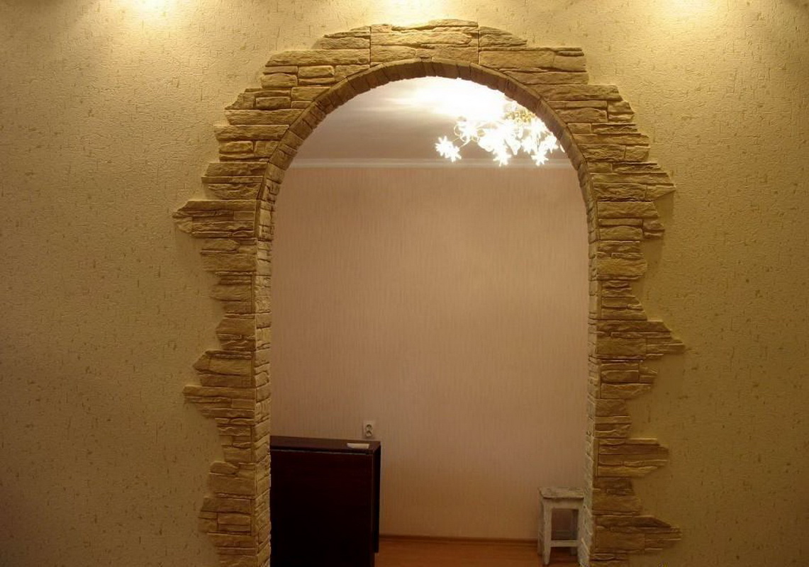 Самостоятельная отделка арок декоративным камнем: преимущества, варианты оформления, фото