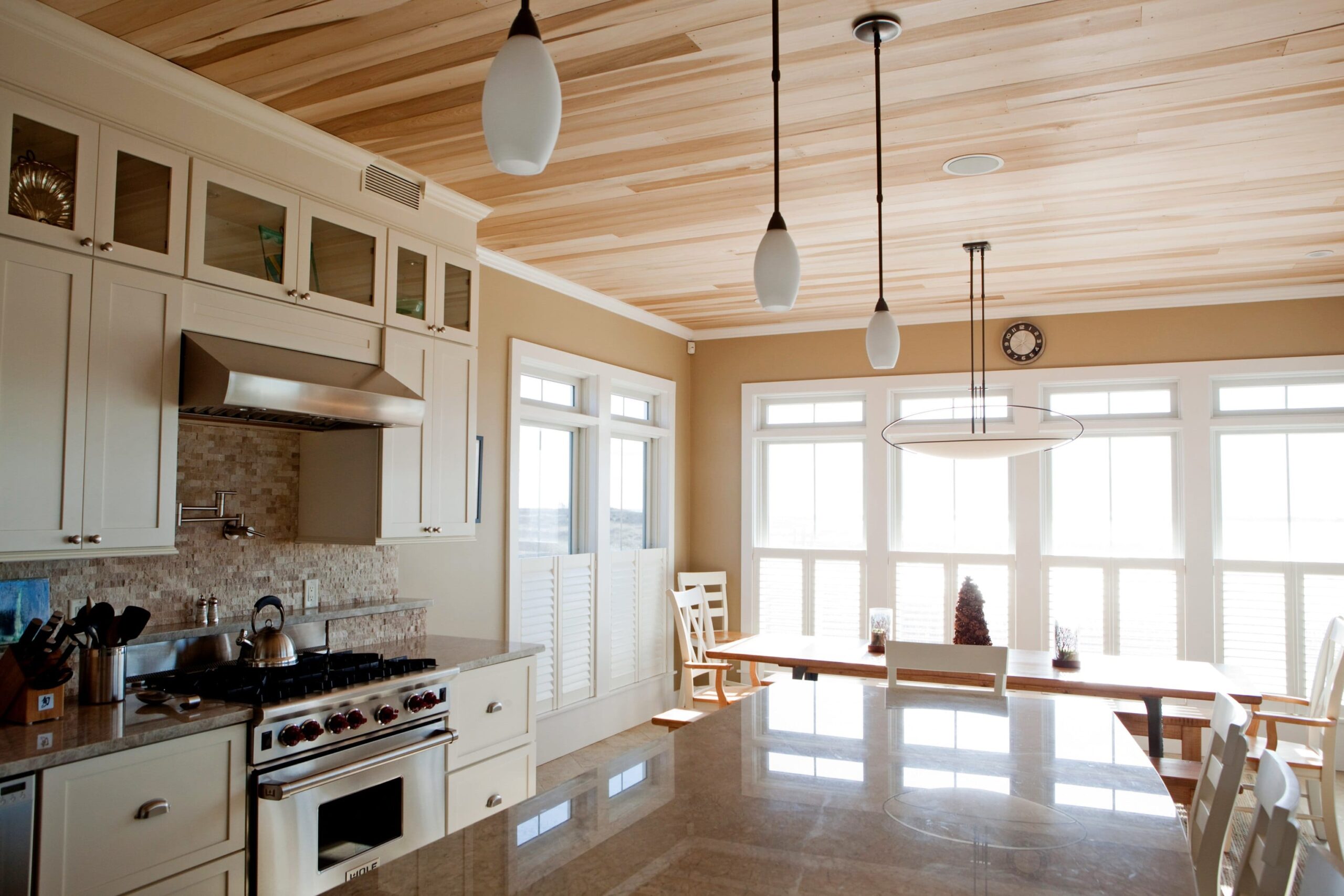 Какой потолок лучше сделать на кухне – виды вариантов, преимущества и недостатки