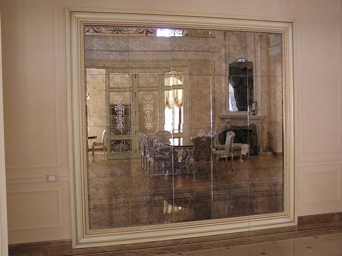 Зеркальное панно состаренное на стену