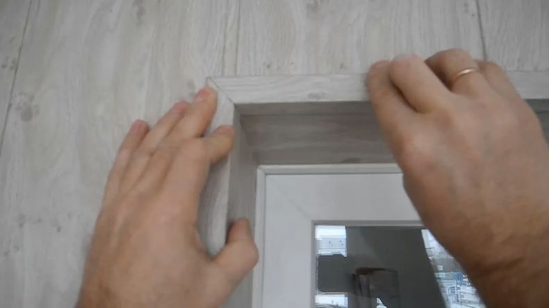 Каким клеем клеить пластиковые уголки на откосы