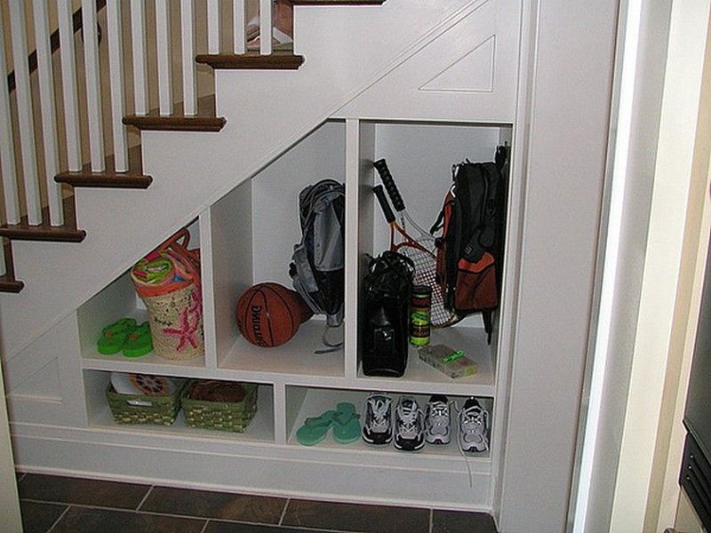 25 фото шкафа под лестницей в частном или загородном доме