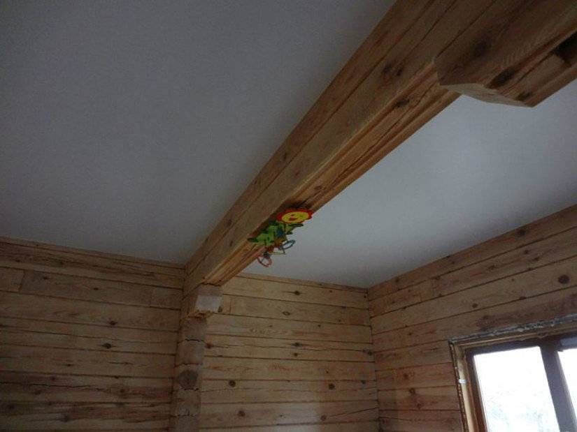 Натяжные потолки в деревянном доме - фото, преимущества и недостатки