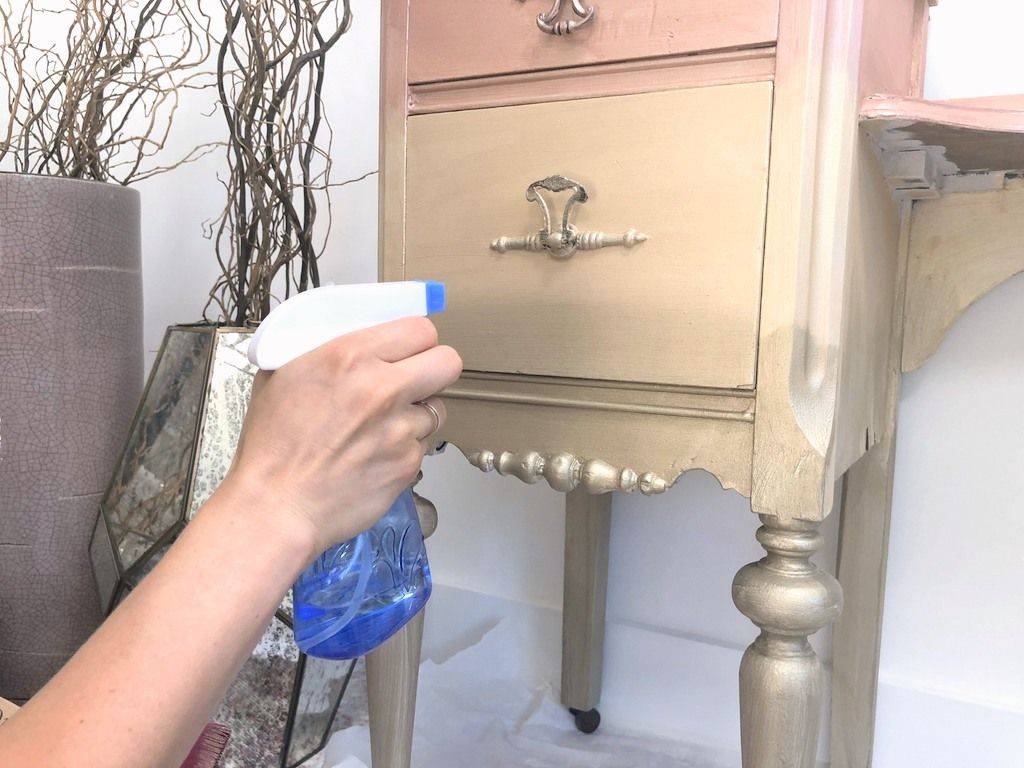 Как перекрасить старую мебель из дсп. какая краска подойдет для мебели из дсп, чтобы изменить цвет шкафа своими руками.