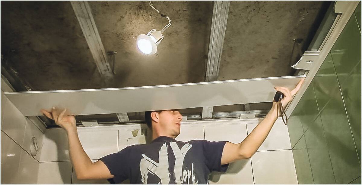 Потолок из пластиковых панелей своими руками: 17 практичных идей и полезные инструкции