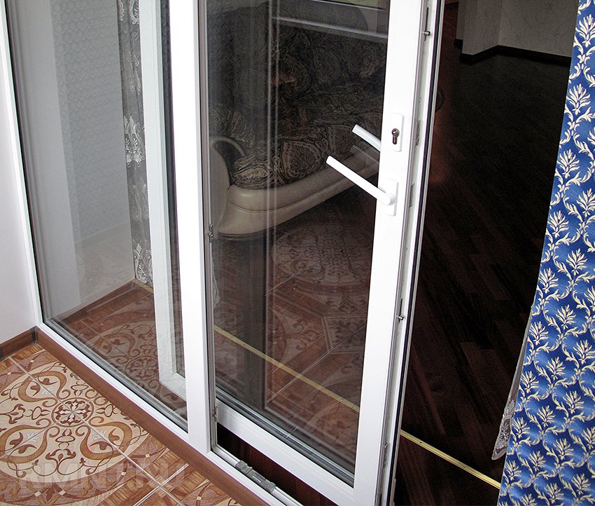Плюсы и минусы 4 видов раздвижных дверей на балкон