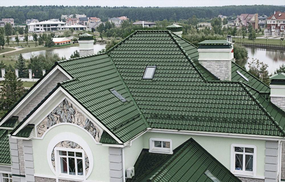 Крыша из металлочерепицы (56 фото): надежность, эстетичность и простота монтажа