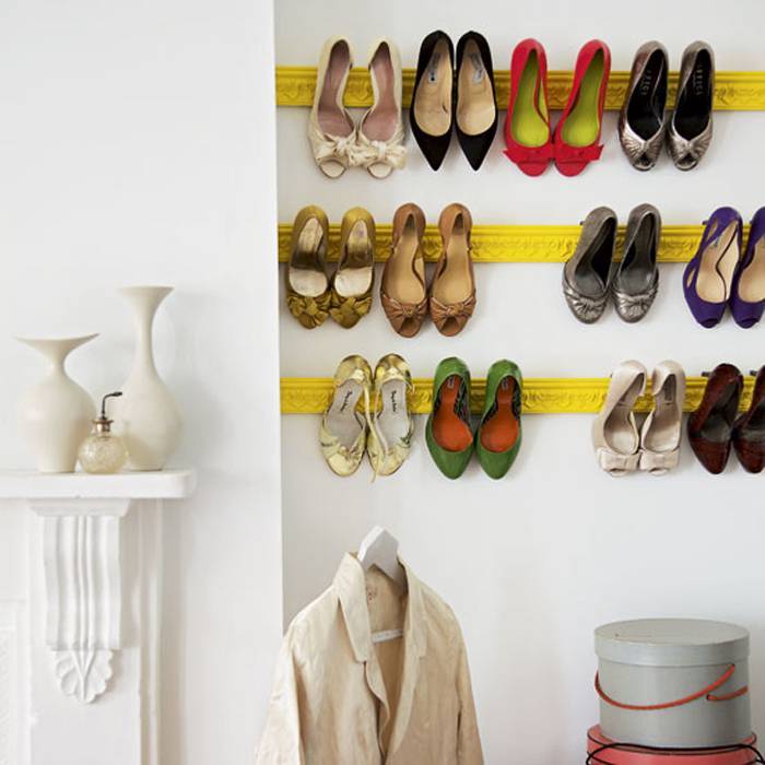 Наводим порядок в гардеробной: 20 идей, как хранить одежду и обувь