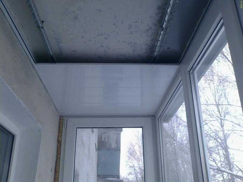 Потолок на балконе — из чего сделать?