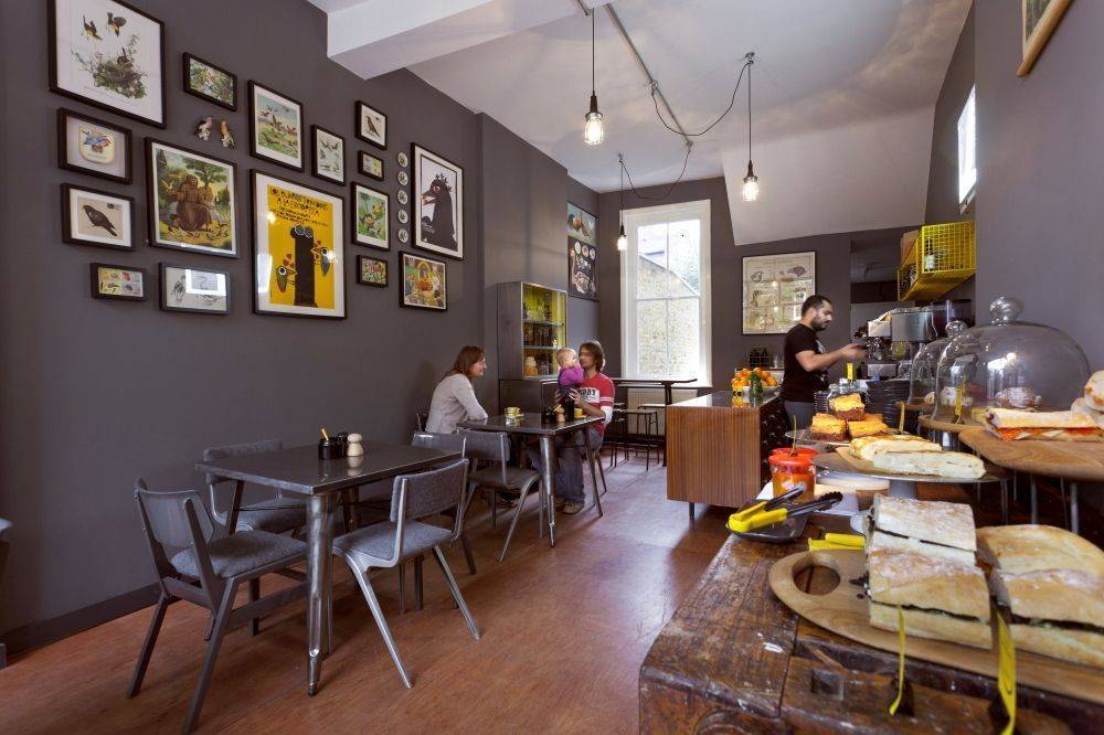 Из чего состоит уютный и функциональный интерьер кофейни, выбор стиля и его составляющих - 25 фото