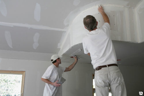 Шпаклевка потолка под покраску: как выровнять, чем лучше финишную отделку