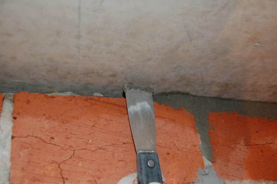 Как и чем заделать швы на потолке между плитами?