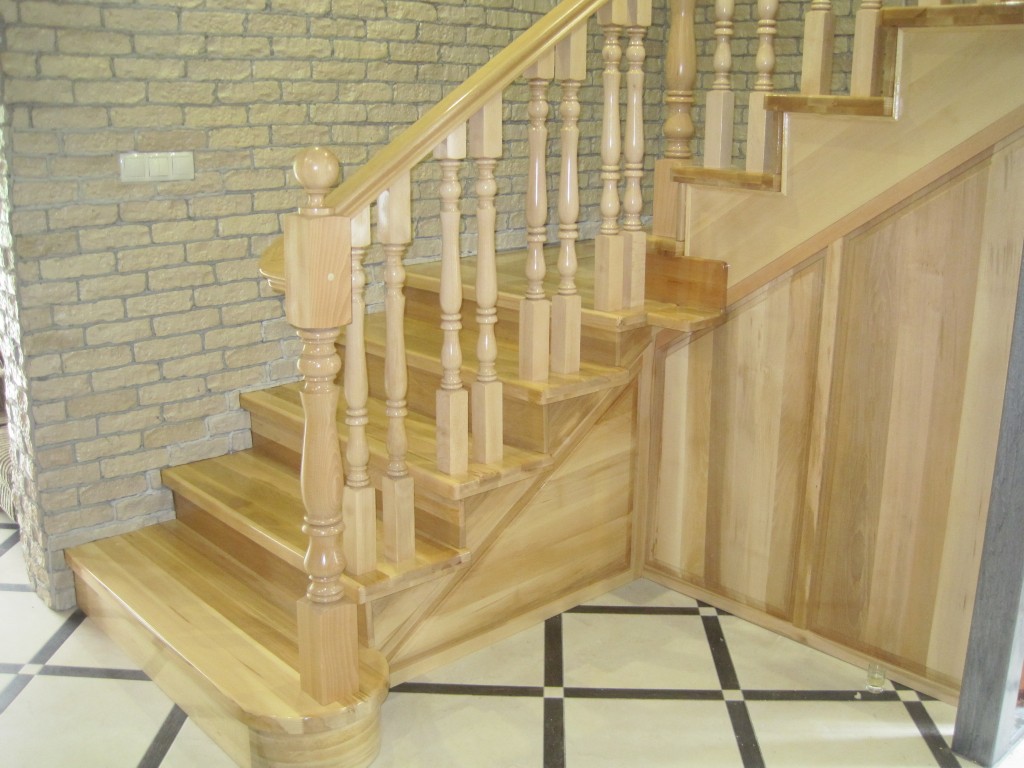 Виды деревянных лестниц в интерьере дома: 3 способа крепления ступеней