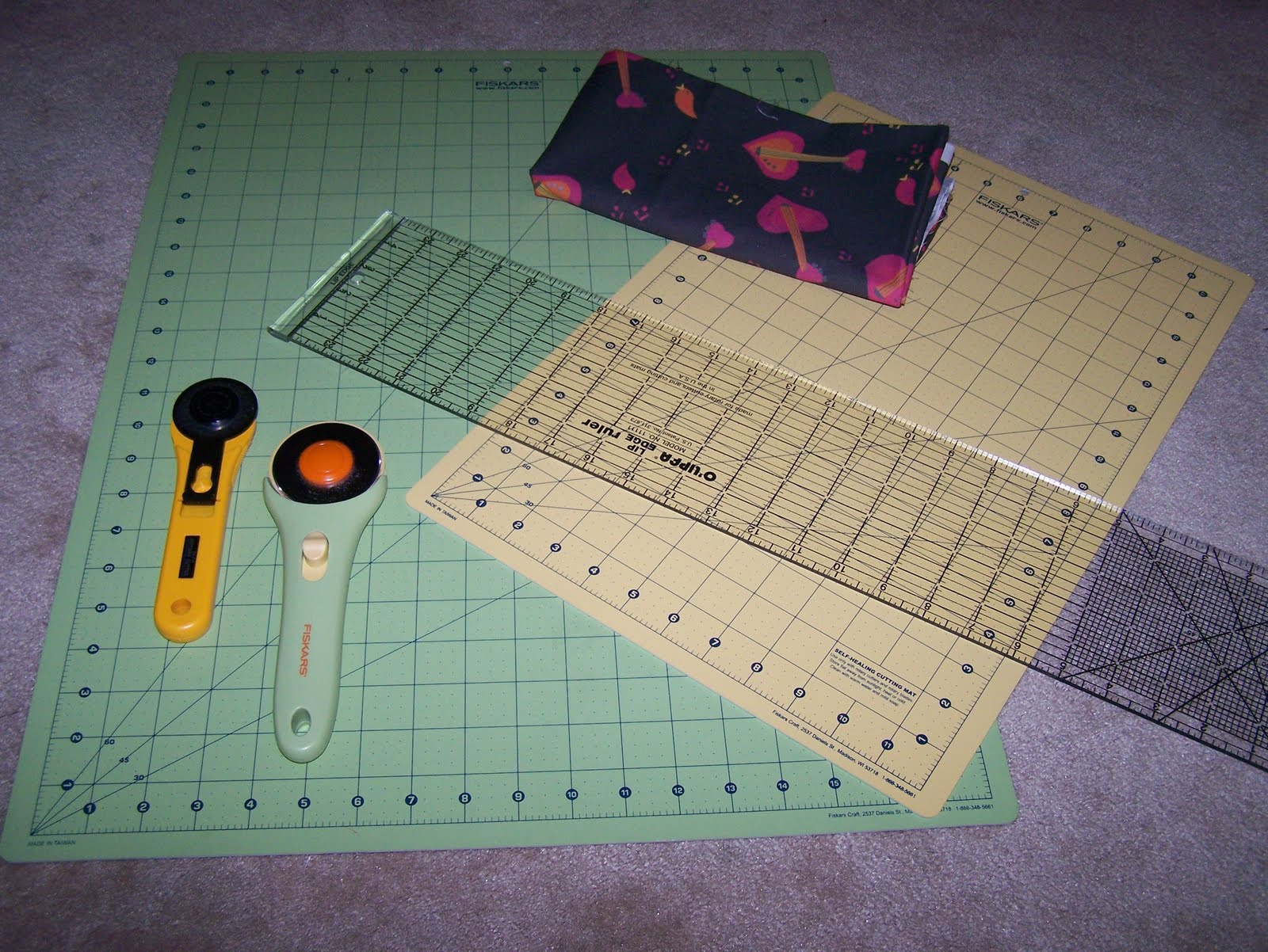 Подготовка к лоскутному шитью: какие инструменты для пэчворка пригодятся в работе