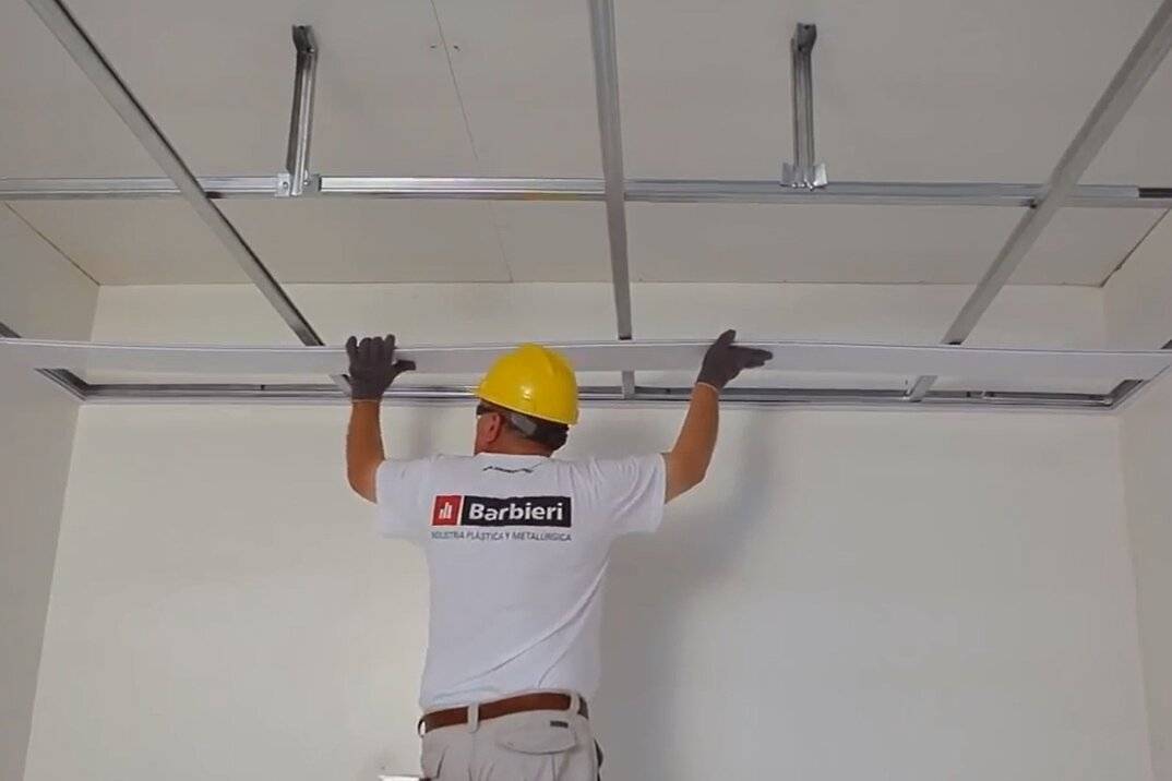 Навесной потолок из ПВХ: разметка, каркас, установка панелей