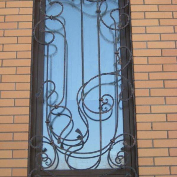 Решетки на окна – 30 фото в декоре фасада и внутри дома
