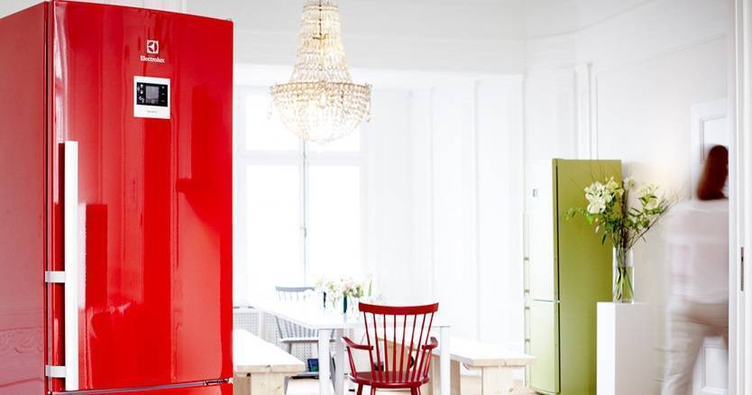 Кухня с акцентом: как удачно использовать цветные элементы в дизайне комнаты