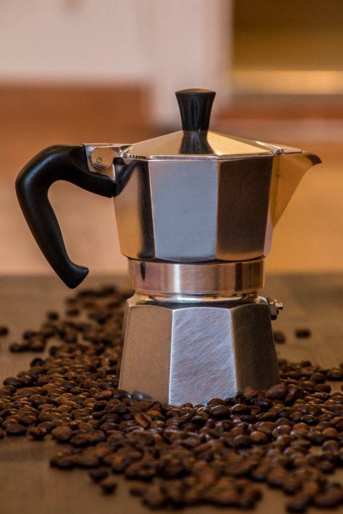 Что лучше: турка или гейзерная кофеварка. особенности, характеристики, цены, плюсы и минусы
