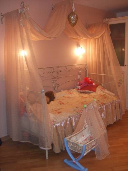 Занавеска кровати: крепление балдахина для девочки подростка, как сделать полог для детской кровати своими руками