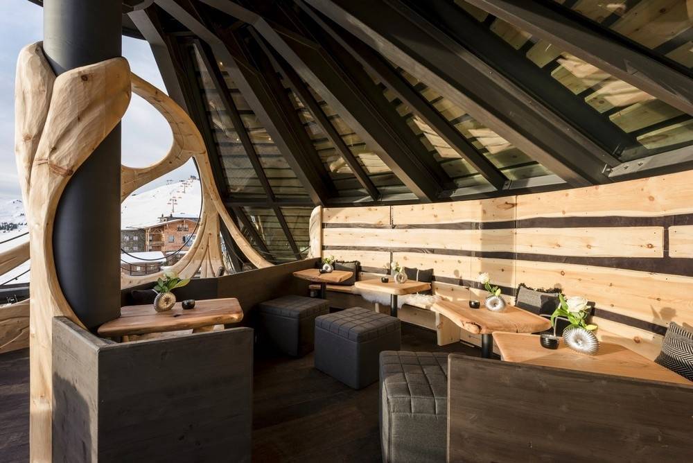 Студия Weijenberg разработала дизайн ресторана из древесины в Тайбэе